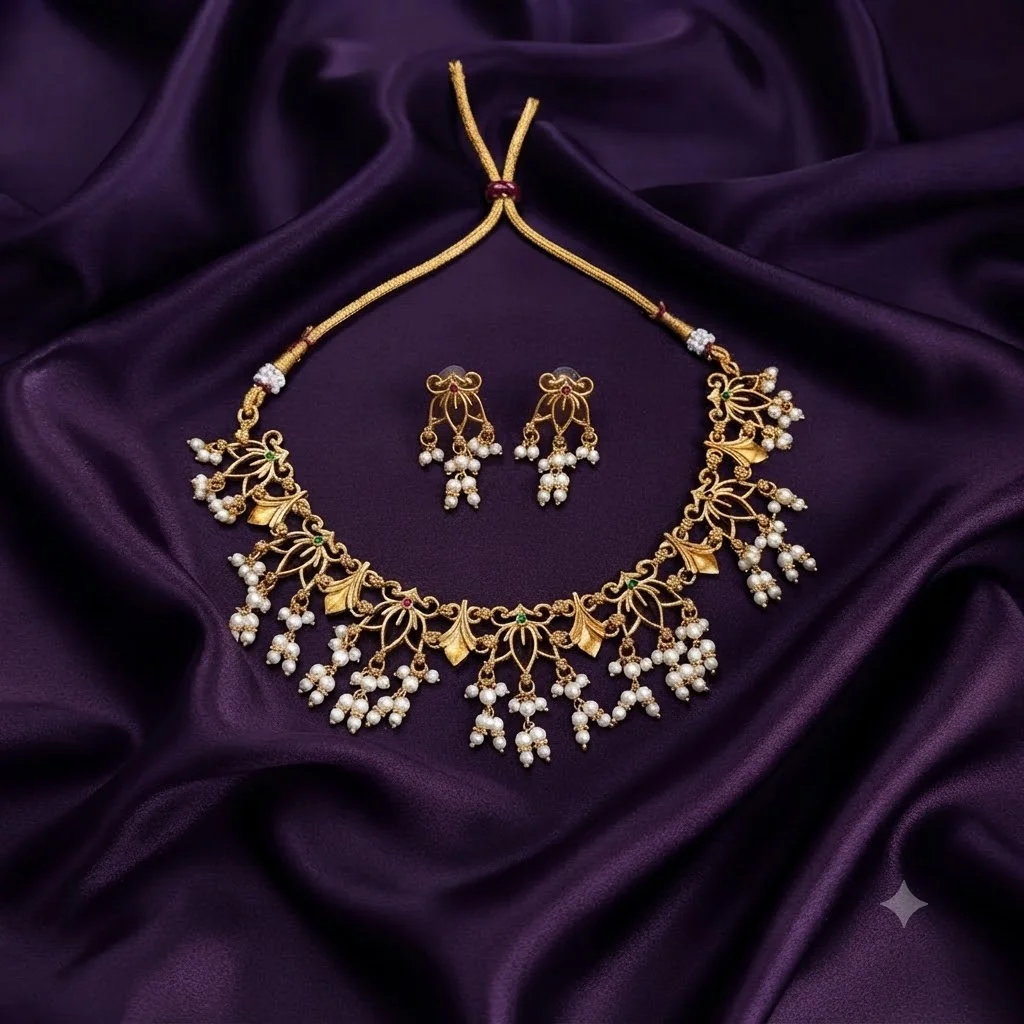 Beautiful Small Necklace in Leaf Pattern With Pearls -SNN00927