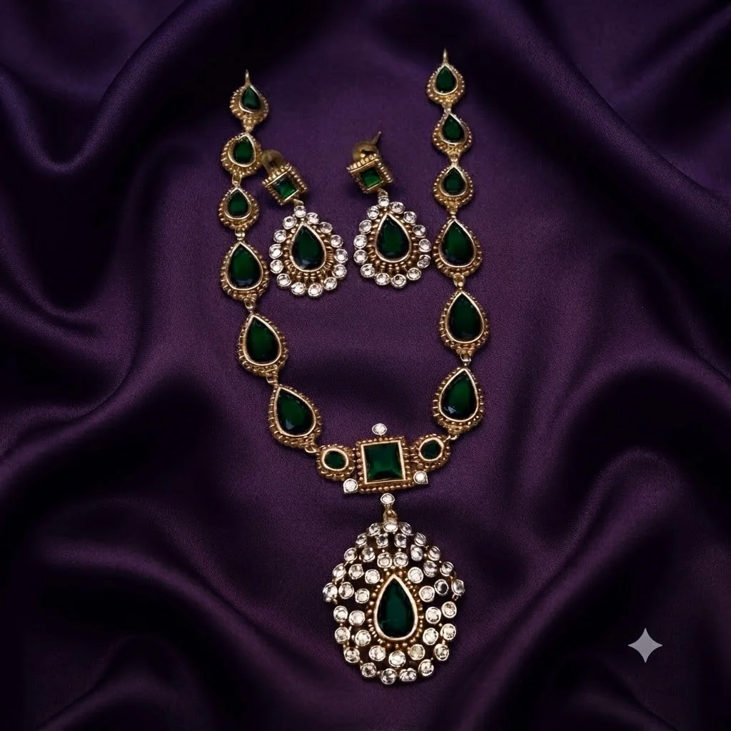 Emerald Stone Necklace In Nakshi - SNN00790